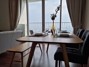 Family dining - Una Residence By Maya (Kuala Lumpur)