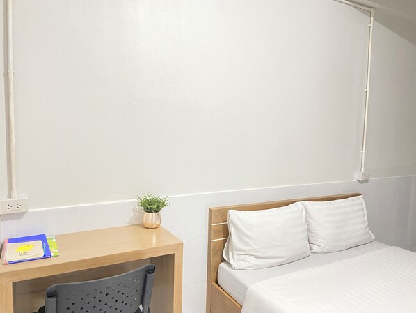 Quarto standard, vista para a cidade | Wi-Fi de cortesia, roupa de cama