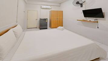 Quarto standard, vista para a cidade | Wi-Fi de cortesia, roupa de cama