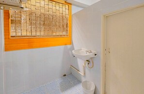 Habitación estándar, vistas a la ciudad | Wifi gratis y ropa de cama