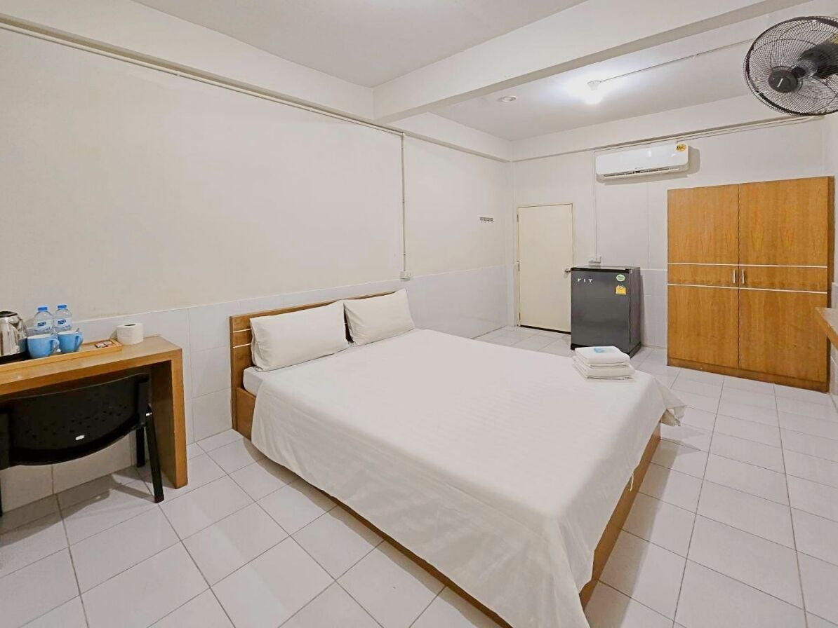 Standard Room, City View | Interior