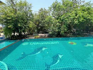 Habitación, vistas a la piscina | Zona de estar