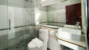 Room, Pool View | Bathroom - Uthai Thani Resort (Nong Kha Yang)