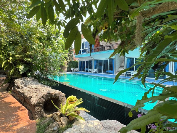 Room, Pool View | Living area - Uthai Thani Resort (Nong Kha Yang)