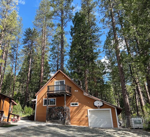 Cabin surrounded of beautiful nature for creating memories w/family or friends.