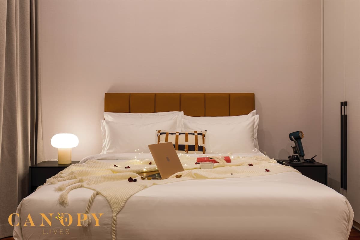 Iron/ironing board, free WiFi, bed sheets