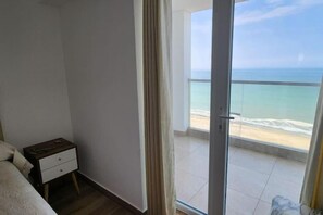 Family Apartment, Balcony, Partial Sea View | 3 bedrooms, blackout drapes, iron/ironing board, free WiFi - Departamento con Vista al Mar (Lima)