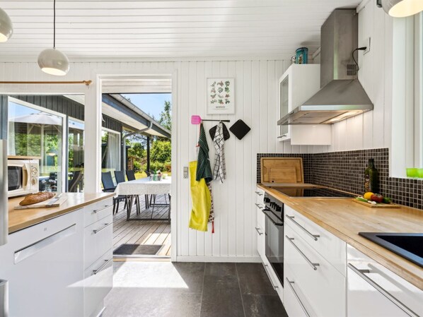 Fridge, microwave, dishwasher, cookware/dishes/utensils - "Aleta" - 600m from the sea by Interhome (Grenaa)