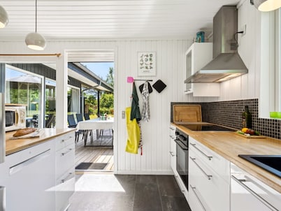 "Aleta" - 600m from the sea by Interhome