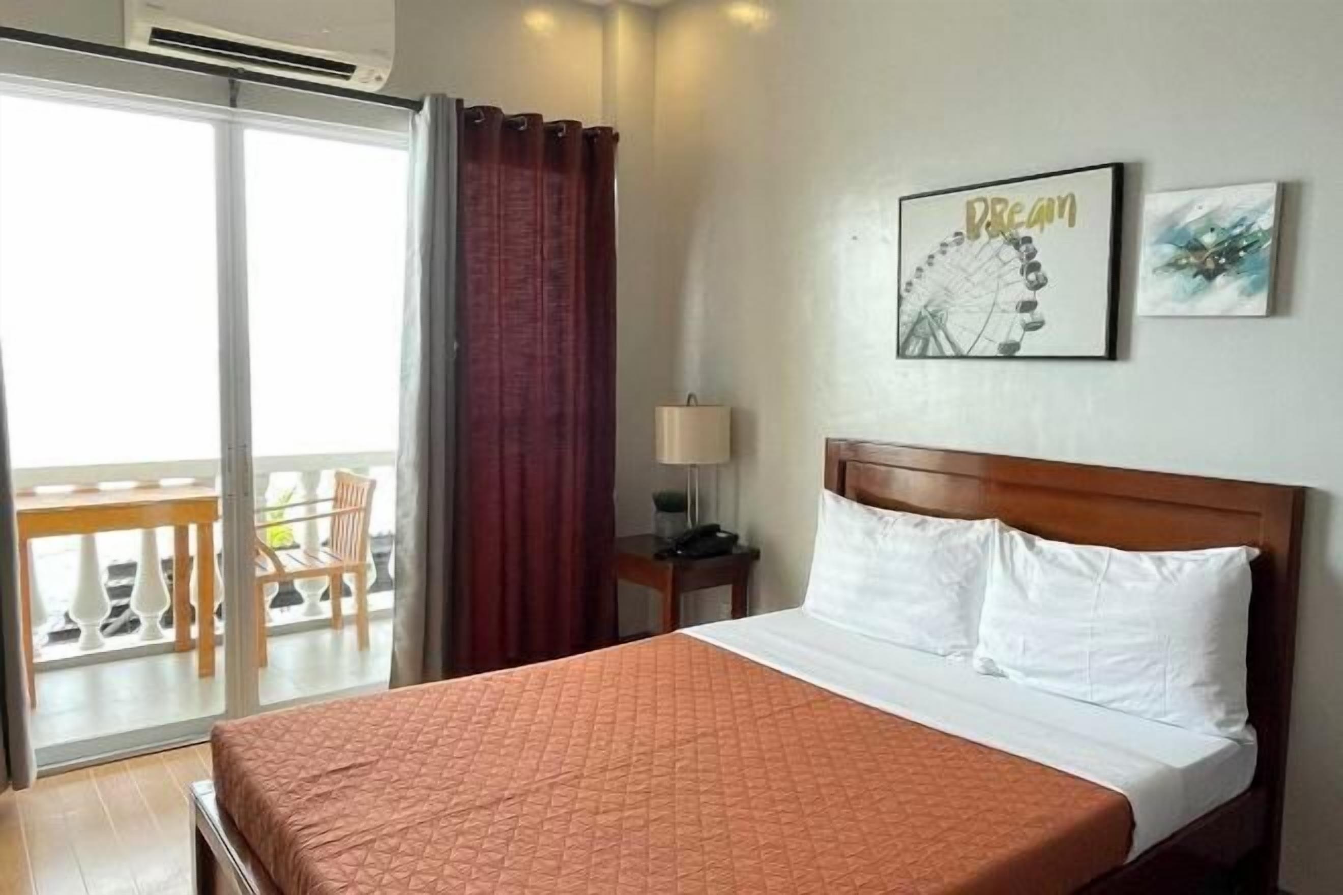 Caixa forta a l'habitació, escriptori i habitacions insonoritzades 