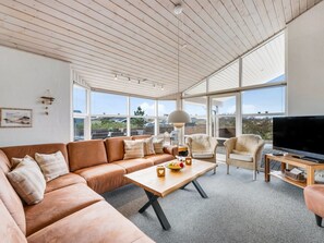 TV, fireplace, DVD player