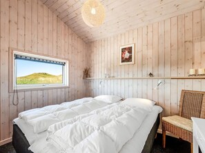 4 bedrooms, WiFi - "Aurore" - 700m from the sea by Interhome (Hvide Sande)