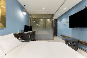 Escritorio, sistema de insonorización y wifi gratis