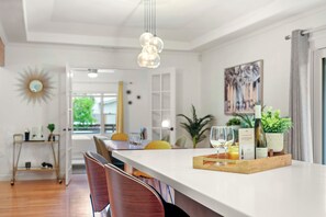 Dining - The Dazey Oasis I Pool (Modesto)