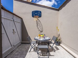 Outdoor dining - Le Pharo by Interhome (Cap d'Agde)