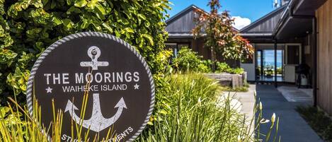 تفاصيل الفندق من الخارج