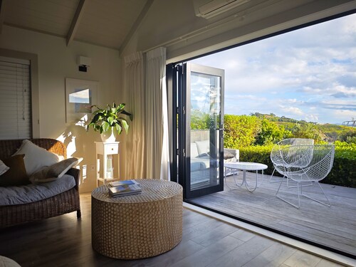 Perfect romantic break away - stylish & welcoming, private with stunning views!