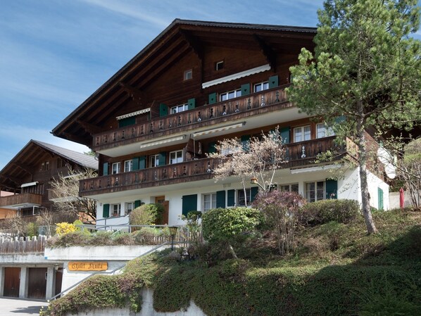 Exterior - Chalet Anita by Interhome (Zweisimmen)