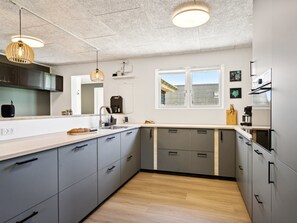 Fridge, microwave, dishwasher, cookware/dishes/utensils