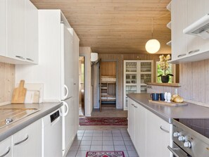 Fridge, microwave, dishwasher, cookware/dishes/utensils