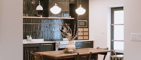 Micro-ondes, four, plaque de cuisson, lave-vaisselle