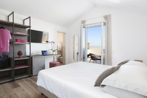 4 Schlafzimmer, Zimmersafe, Schreibtisch, Bügeleisen/Bügelbrett