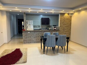 Dining - Comfy and luxurious centrally located apartment in east Cairo near the airport (Cairo Governorate)