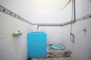 Deluxe Double Room | Bathroom - OYO 93971 Villa Kamandalu (Batu)