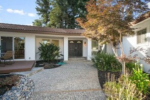 Exterior - Hacienda Heart, Modesto Ca (Modesto)