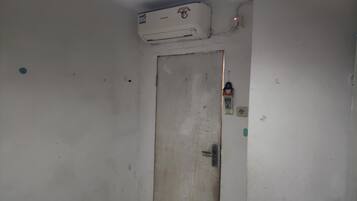 Standard Double Room | Free WiFi, bed sheets