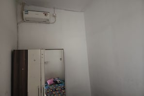 Quarto casal standard | Wi-Fi de cortesia, roupa de cama