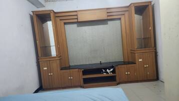 Standard Double Room | Free WiFi, bed sheets