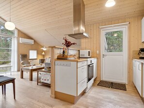 Fridge, microwave, dishwasher, cookware/dishes/utensils