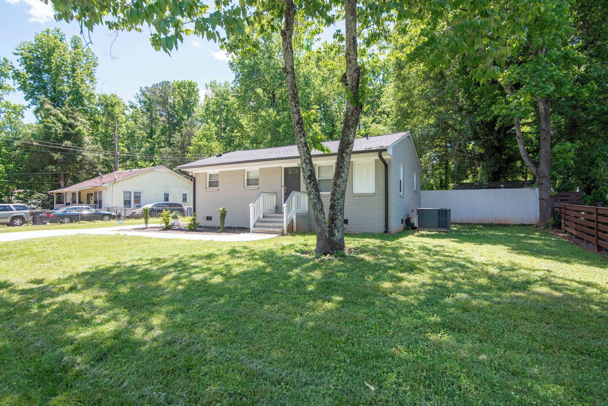 Cozy house just 10 minutes from downtown charlotte