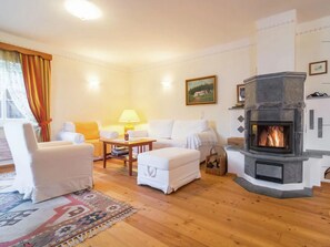 Télévision, cheminée