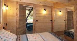 2 slaapkamers, reisbedje, gratis wifi, beddengoed