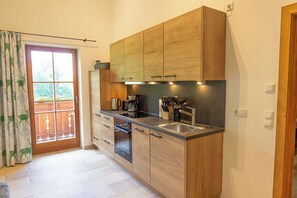 Kühlschrank, Ofen, Herdplatte, Geschirrspüler