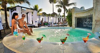 Royal Suites All-Inclusive Mandatory