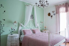 Basic-Zimmer, Hügelblick | 1 Schlafzimmer, Zimmersafe, individuell dekoriert