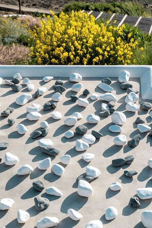 Property grounds - Chrysanthemo Villa Agapi (C9JW+HW Mikonos, Greece)