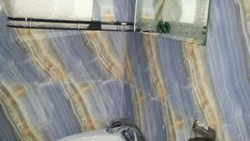 Business Room | Bathroom | Shower, rainfall showerhead, towels, soap