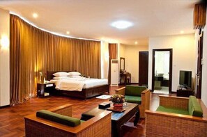 Suíte superluxo, vista para a cidade | 1 quarto, escrivaninha, Wi-Fi de cortesia