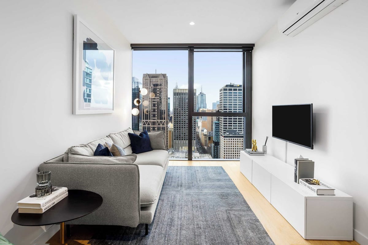 Deluxe Apartment, 1 Queen Bed, City View | Living area