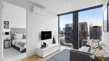 Deluxe Apartment, 1 Queen Bed, City View