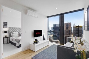 Deluxe Apartment, 1 Queen Bed, City View | 1 bedroom, individually decorated, individually furnished - Luxuria Apartments - Collins House (Melbourne)