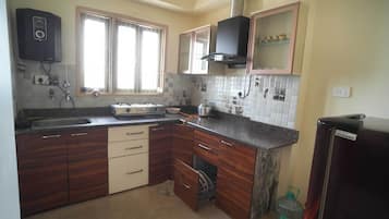 Fridge, stovetop, electric kettle, toaster