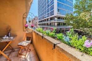 Family Studio (Lavanda Apartment With Terrace) | Outdoor dining - Lavanda Apartment With Terrace (Zagreb)