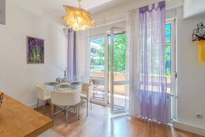 Family Studio (Lavanda Apartment With Terrace) | Dining