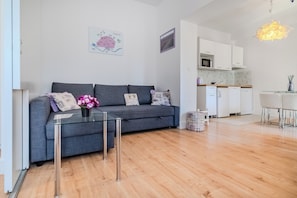 Family Studio (Lavanda Apartment With Terrace) | Living area | Flat-screen TV
