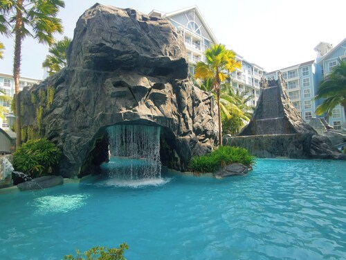 632 Grand Florida Beachfront Condo Resort Luxury; Beachfront